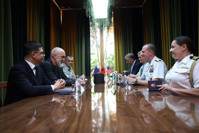 Forcimi i Ushtrisë Shqiptare/ Rama takohet me Komandantin e Marinës