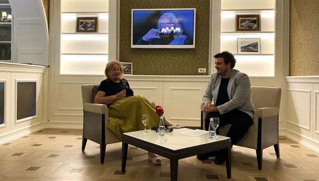 Helena Kadare: Të shkruarit është ringjallje, koha