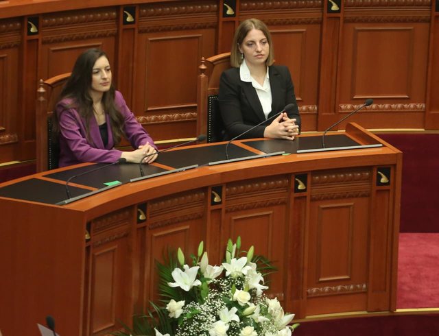 Fotot/ Çfarë nuk u pa nga seanca e parë e Kuvendit!