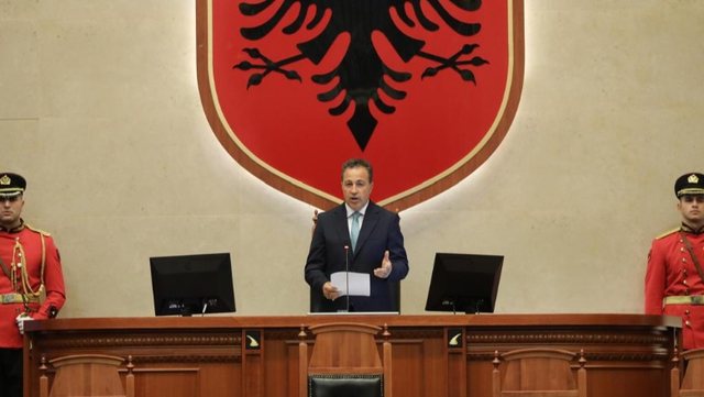 Peleshi merr drejtimin e Kuvendit: Do vendosim standard të ri kushtetues