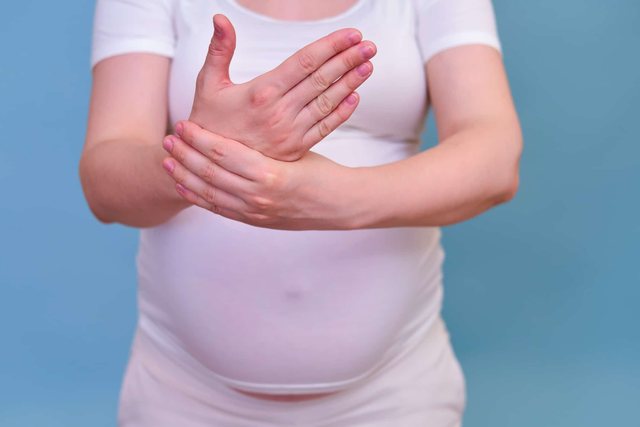 Pse grave shtatzëna u mpihen duart dhe u bëjnë miza-miza!