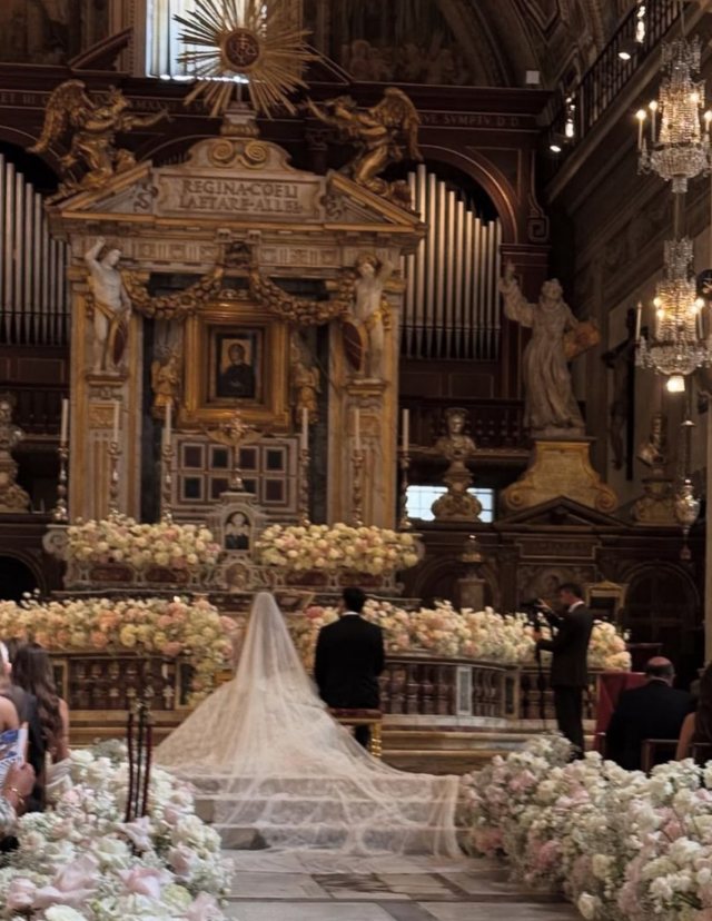 Foto/ Dasma përrallore e djalit të Jozefina Topallit në Vatikan!