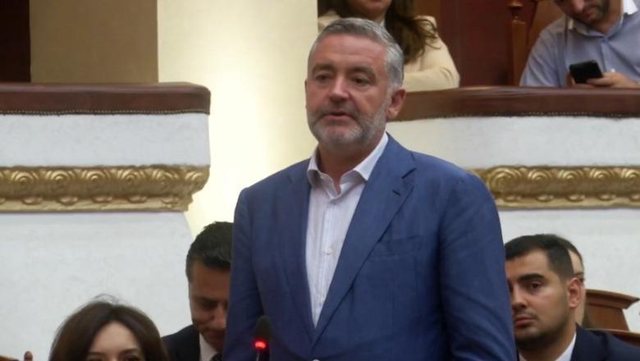 Opozita kundër procedurës për komisionet, Klosi i përgjigjet