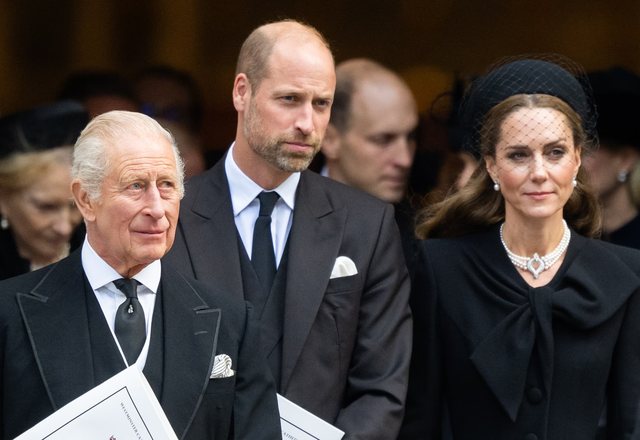 Foto/ Të gjithë sytë te Kate Middleton në varrimin e
