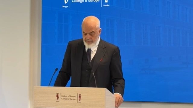 "Shqiptarët hajdutë"/ Rama i kthehet Britanisë së
