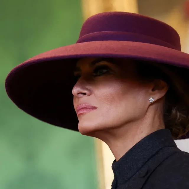 Mesazhi i fshehtë në kapelën e Melania Trump, në Britani
