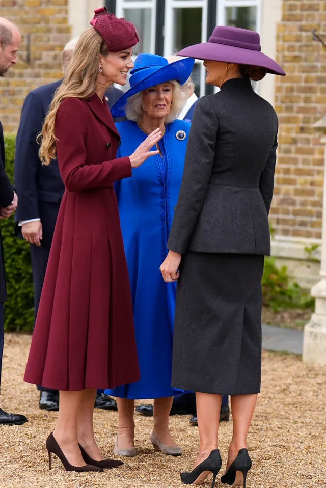 Mesazhi i fshehtë në kapelën e Melania Trump, në Britani