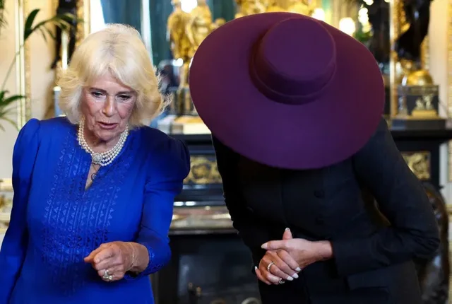 Mesazhi i fshehtë në kapelën e Melania Trump, në Britani