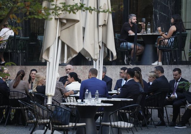 Fotot/ Pas takimit në selinë e PS, Rama dhe ministrat ulen për