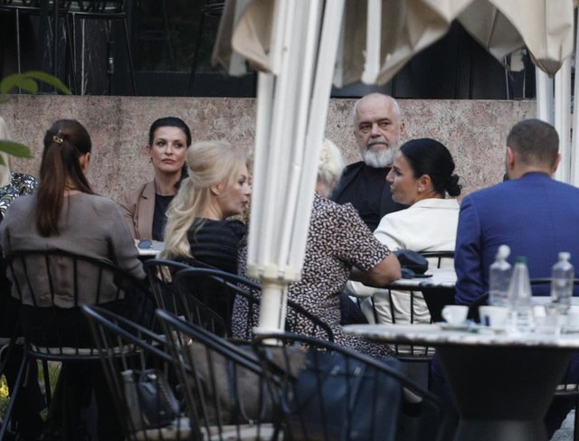 Fotot/ Pas takimit në selinë e PS, Rama dhe ministrat ulen për