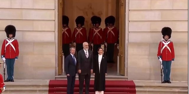Samiti i Komunitetit Politik Evropian/ Rama pritet nga Mbreti dhe