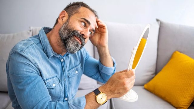 A shkaktojnë rënie flokësh injeksionet e njohura për humbje
