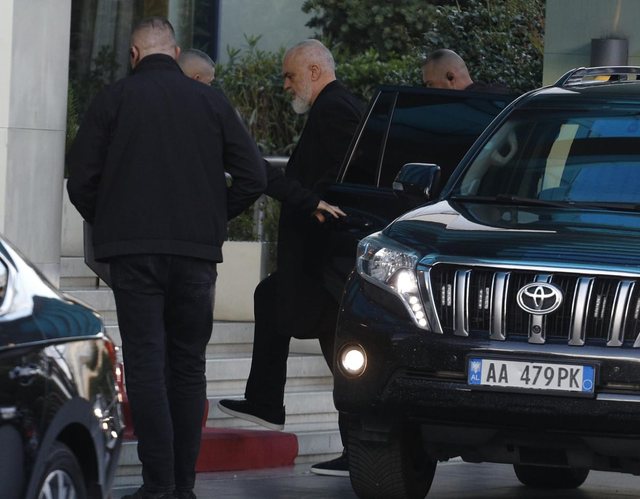 Fotot/ Nis mbledhja e strukturave të PS-së!