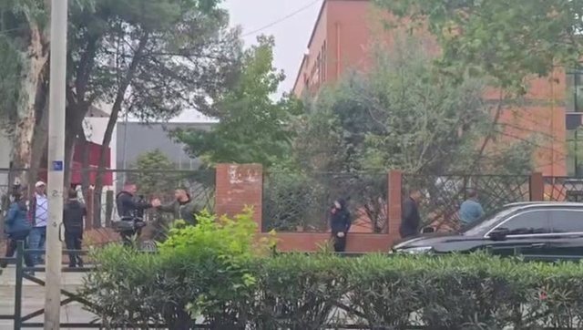 Ndalohet 31-vjeçari që qarkullonte me armë, përplasi disa