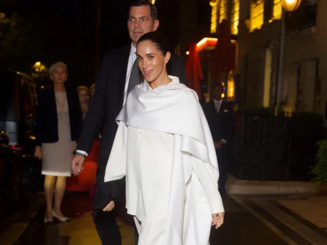 Balenciaga hap një epokë të re. Meghan Markle mahnit në