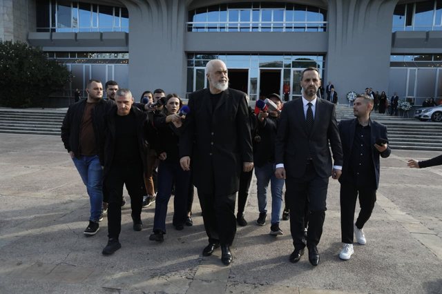 Kryeministri Rama në homazhet për gjyqtarin Astrit Kalaja,