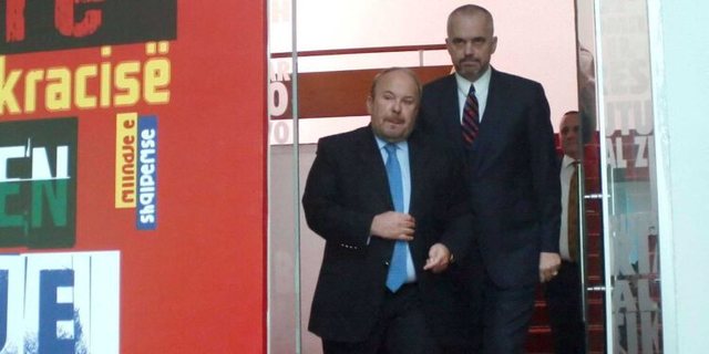 Viktor Doda: Ju tregoj PS-në e Ramës dhe PS-në Nanos!