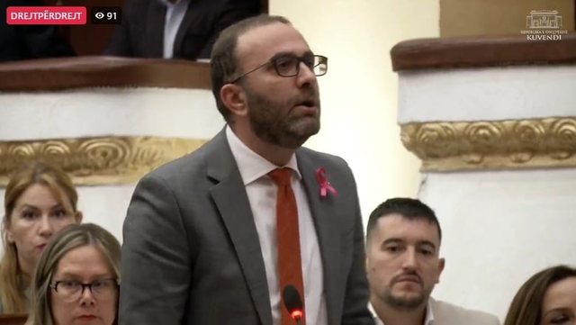Gazment Bardhi kërkon dorëheqjen e ministres Koçiu pas vrasjes