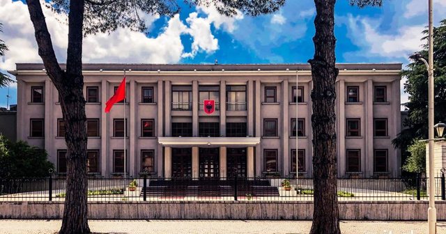 Presidenca: Respektojmë vendimin e Kushtetueses për pezullimin e