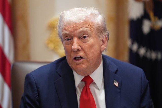Administrata Trump pushon nga puna mijëra punëtorë!