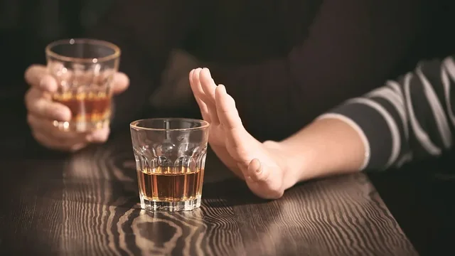 Alkooli, shkaktar kryesor i kancerit në Evropë, paralajmëron WHO