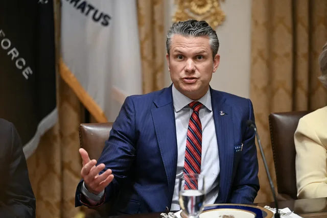 Incident ajror për sekretarin amerikan Pete Hegseth, avioni bën ulje