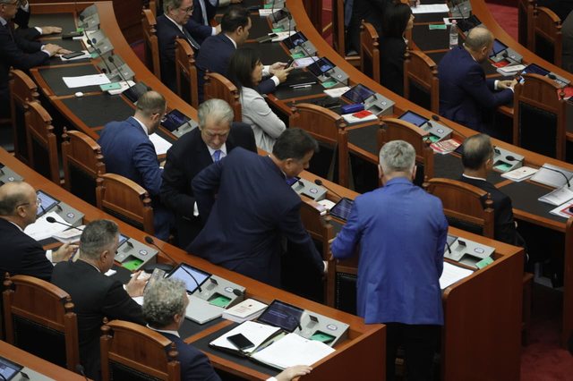 Balla-Berishës: Trego pse Rugova nuk të foli deri në vdekje!