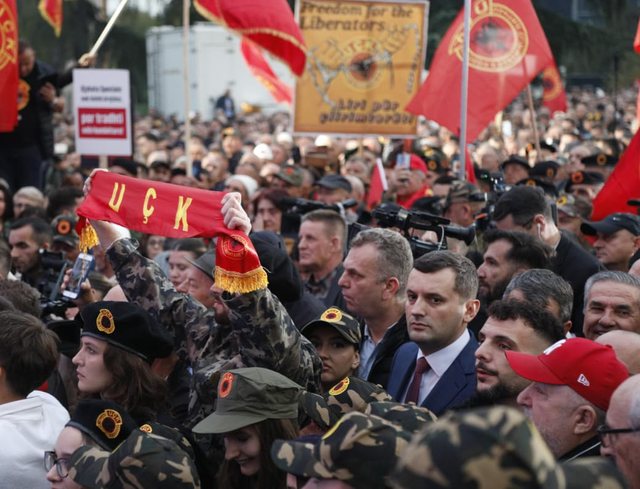 The Telegraph: Mijëra njerëz protestuan kundër gjykatës
