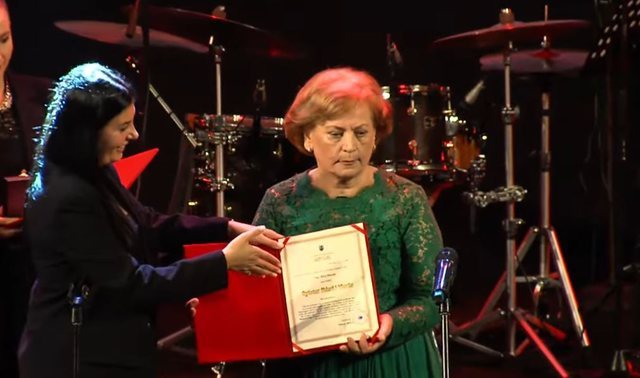Mira Murati merr titullin "Qytetar Nderi", nëna e saj: Ajo ndjek