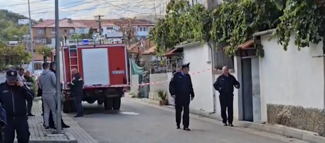 Tragjedi në Maliq/ Vdesin nga asfiksia nëna dhe djali