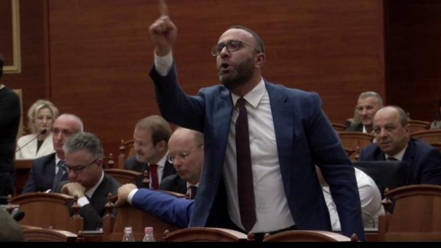 Gazment Bardhi përjashtohet 15 ditë nga Kuvendi!