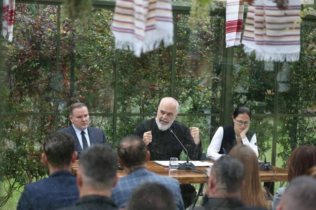Rama kritikon kryebashkiakët për vonesat në “Paketën e