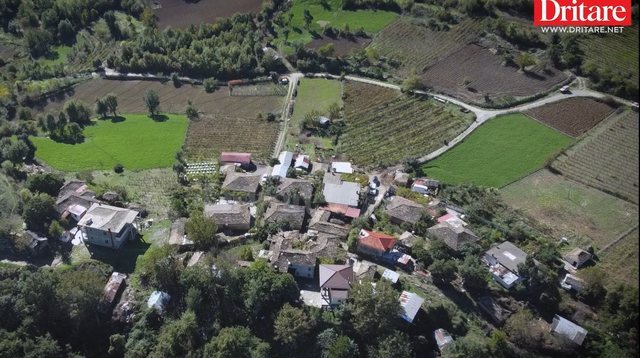 Fshati i rakisë dhe dollisë! Pse duhet ta vizitosh këtë