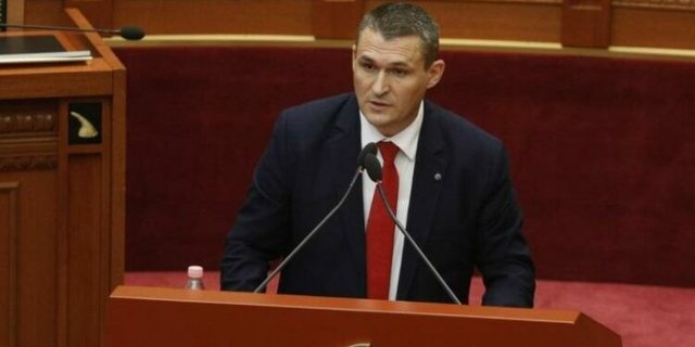 Dumani ia thotë troç deputetëve: Mos na kërkoni dënim