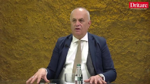 Artan Fuga: Letërsia superiore ndaj shkencës!