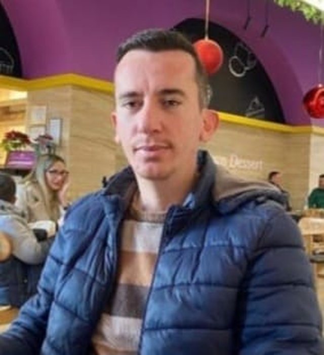 U godit me thikë nga kolegu, ky është kuzhinieri Indrit