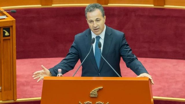 Rrëzohet kërkesa për shkarkimin e Peleshit. Kryetari i Kuvendit