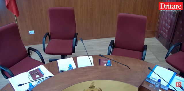 Seanca në Kushtetuese: Presidenca kërkoi të mos jetë në