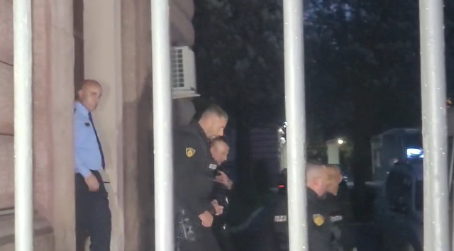 Erion Veliaj del nga Gjykata Kushtetuese, pas 7 orëve! Përshendet: Ju