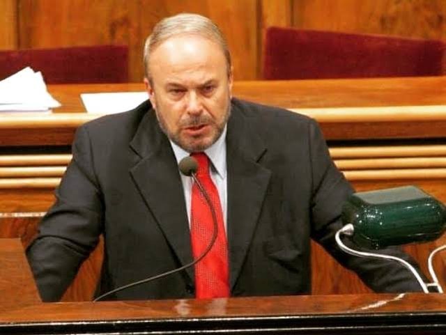 Batutat dhe mençuria politike, anekdota të pathëna mbi Fatos