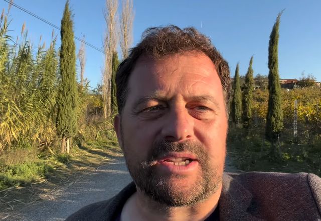 Altini i Mrizit: Një artist që fyen kamerierin në vendin e