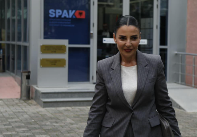 Zbardhet dosja! Çfarë e pret Belinda Ballukun! Flet gazetari