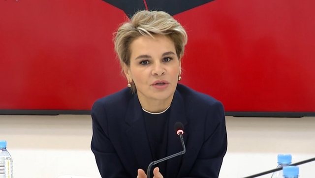 Kryemadhi: S’më hëngri politika, por shokët!