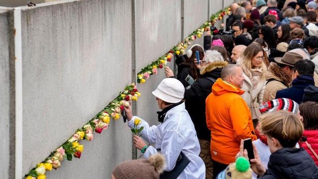 Sot, 36 vite më parë, ra Muri i Berlinit!