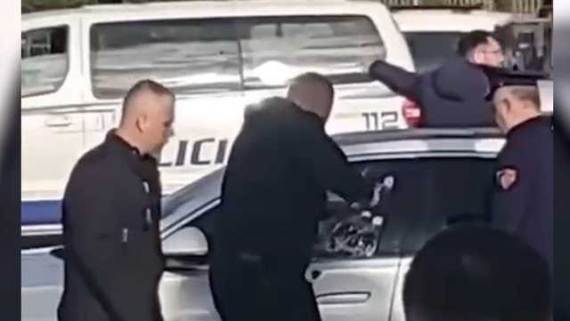 Atentat te Rrethi i Rinasit, qëllohet drejt një makine! Një i