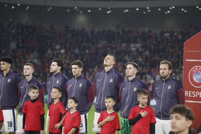 Pamje/ Ndeshja me Anglinë, këndohet himni kombëtar në