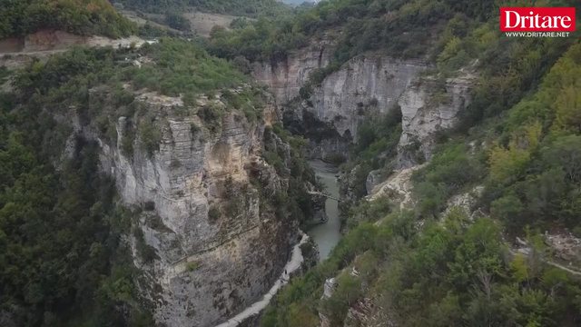 Skrapari i panjohur/ Një udhëtim mes kanioneve, legjendave të