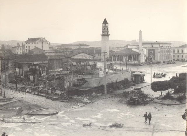 Çlirimi i Tiranës, foto të rralla nga 17 Nëntori 1944!