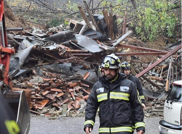 Moti i keq godet Italinë! Përmbytje dhe rrëshqitje dheu!