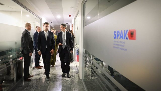 Ambasada e SHBA në Tiranë: Bashkëpunimi normalizohet pas